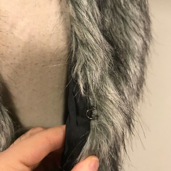 Faux fur grey sleeveless vest - Picture 5 of 11